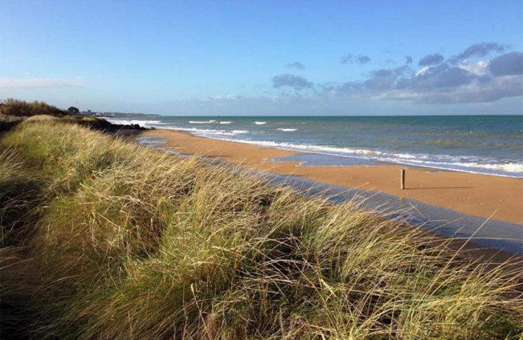Les Pieds Dans L'Eau - Acces Direct A La Plage Bernières-sur-Mer Exterior foto