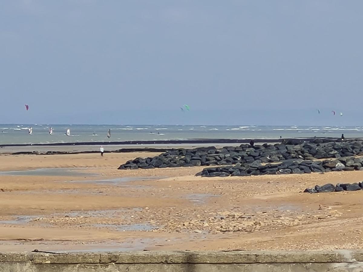 Les Pieds Dans L'Eau - Acces Direct A La Plage Bernières-sur-Mer Exterior foto