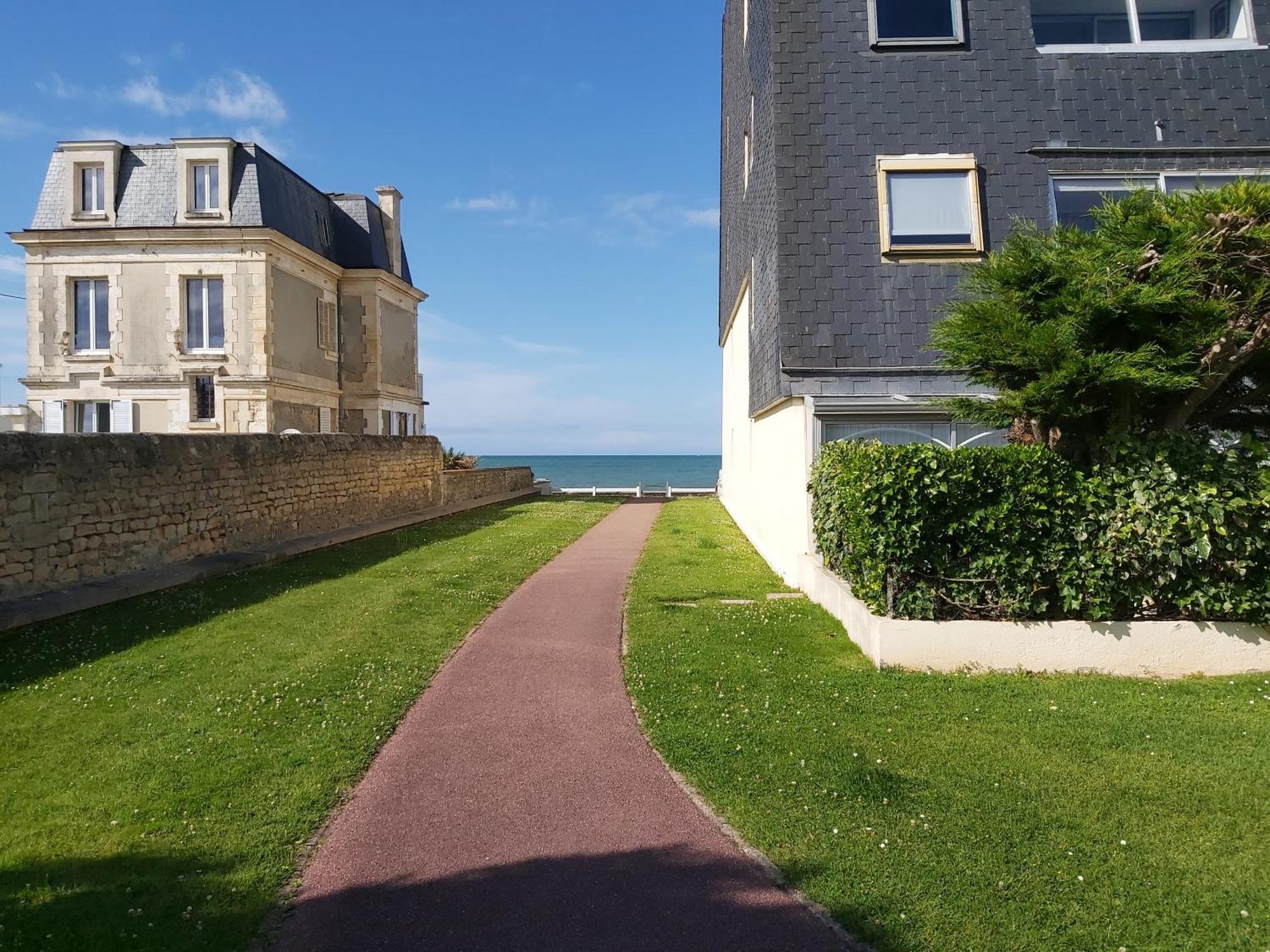 Les Pieds Dans L'Eau - Acces Direct A La Plage Bernières-sur-Mer Exterior foto